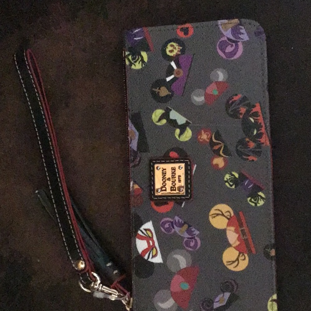 Dooney and bourke wallet